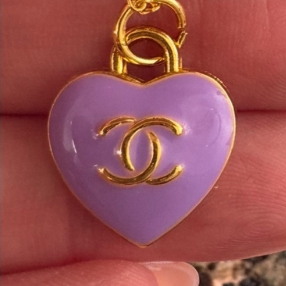 🔥CHANEL AUTHENTIC Beautiful/Adorable Lavender YES/NO Heart Earrings w/Bows🎀 - Picture 7 of 14